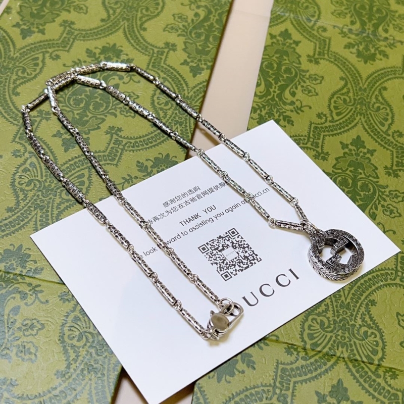 G*u*i necklaces